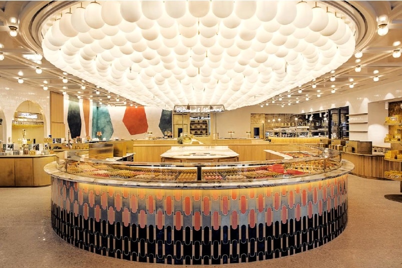 Galeries Champs Elysées Concept-store Pierre Hermé et L'Occitane en Provence