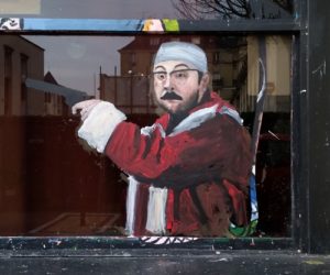 Street Art - Tours - Le Père noël est une ordure